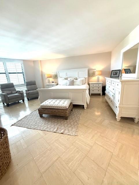 Building Photo - 1121 Crandon Blvd