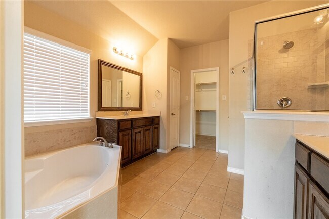 Building Photo - 1112 Hiddencreek Dr