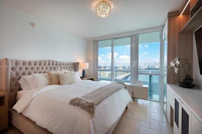 Building Photo - 520 West Ave