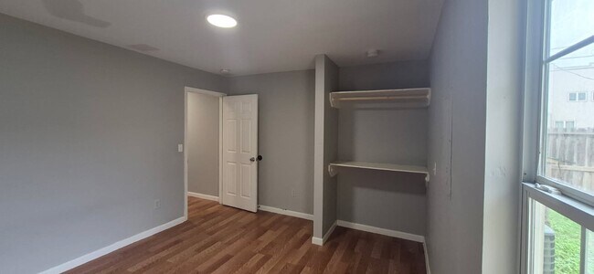 Building Photo - 9307 Coffee St