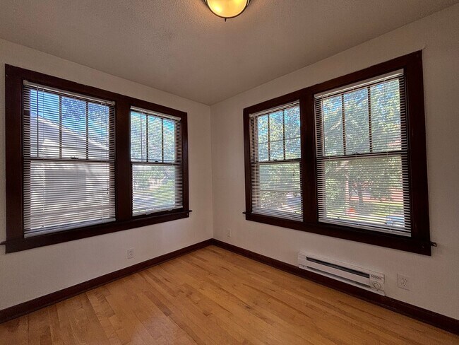Building Photo - 614 5th St NE