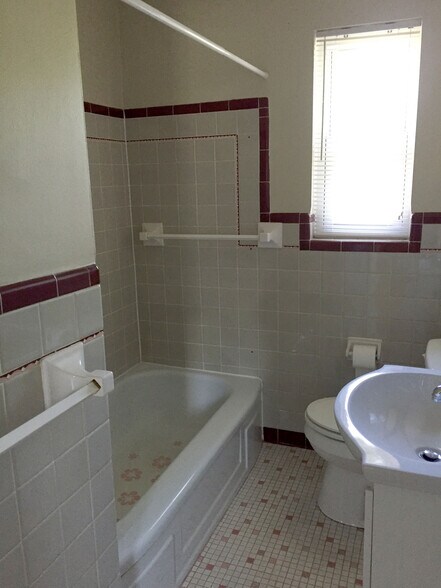 Building Photo - 10678 Bettyray Dr