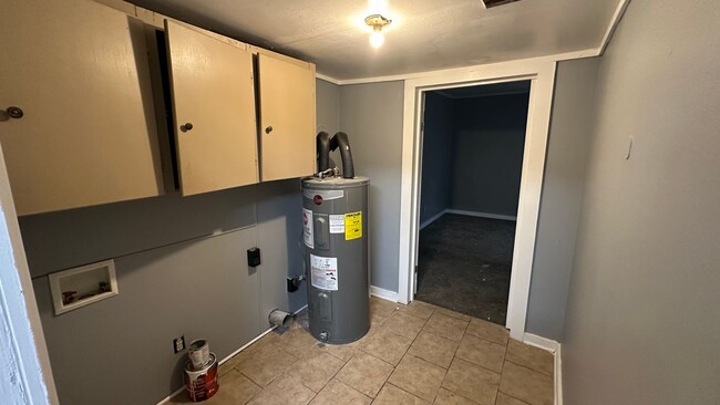 Building Photo - Affordable 2-Bedroom Apartment with Comfor...