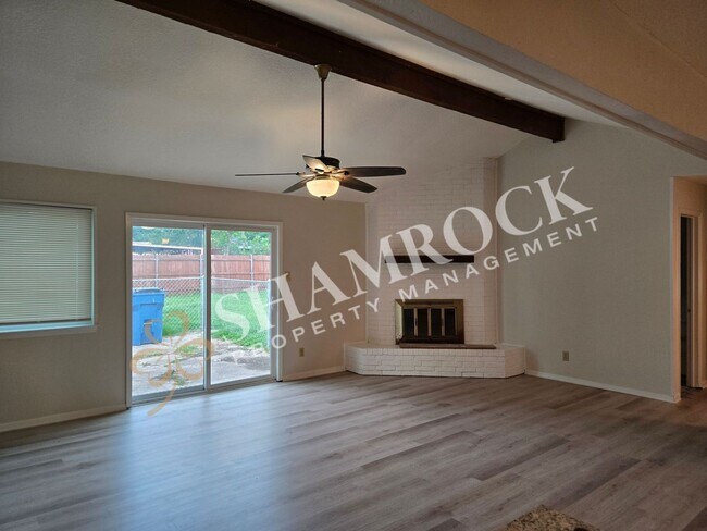 Building Photo - 4/2.5 Hewitt Home