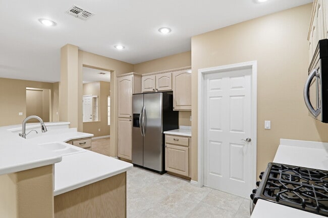 Building Photo - Discover comfortable single-story living in this inviting 3-bedroom, 2-bathroom home offering 1,7...