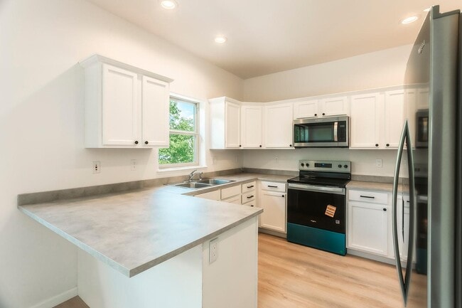 Building Photo - 94 Castle Ridge Dr