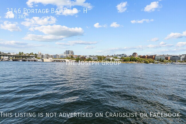 Building Photo - One of a kind 2 bed/1.75 bath houseboat ov...