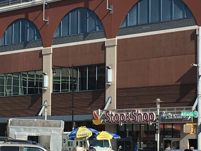 Building Photo - 852 Fulton St