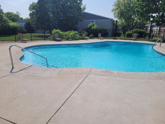 Building Photo - 1500 Light Road