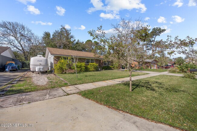 Building Photo - 2504 Liberty Ln