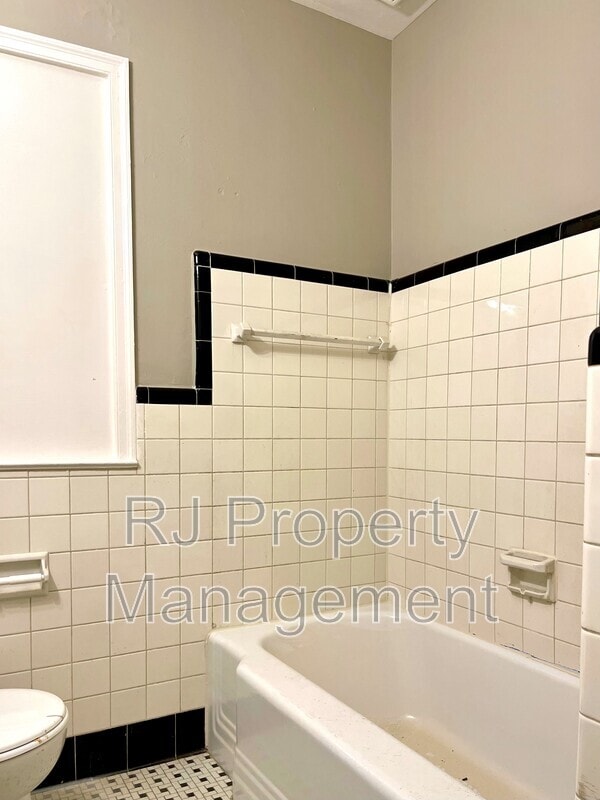 Building Photo - 1598 Marianna St