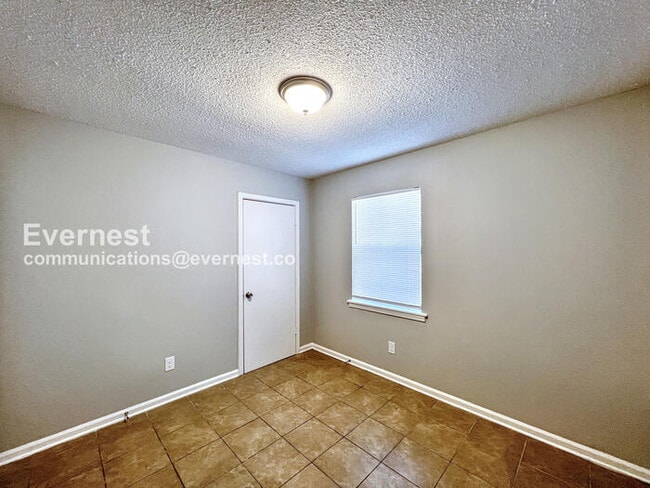 Building Photo - 2645 Eastbrook Dr