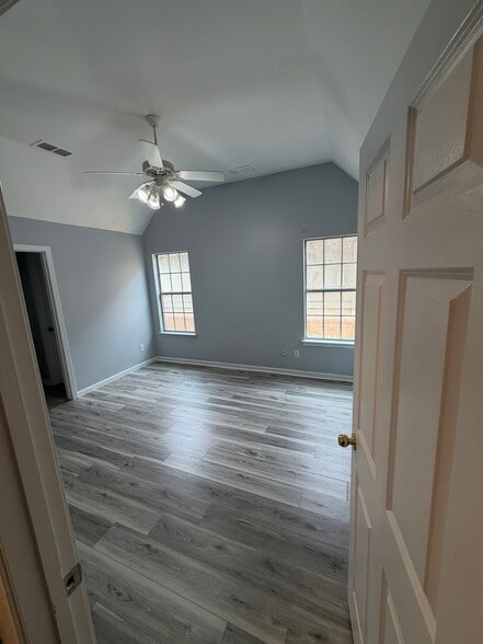 Building Photo - 7041 Kings Crown Dr