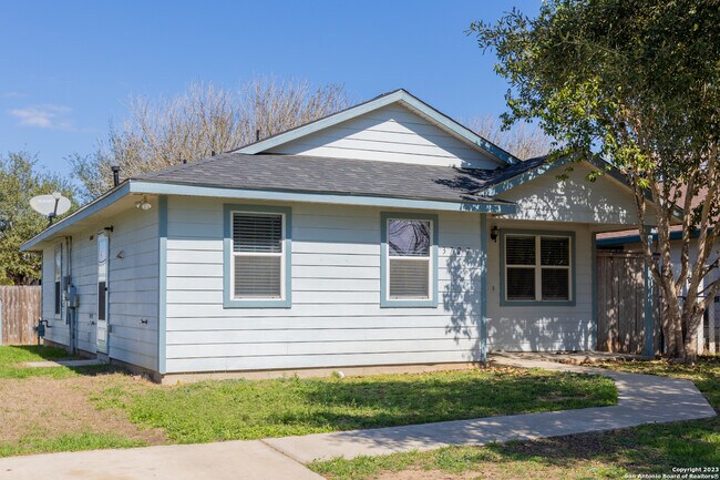 Building Photo - 3727 Aragon Dr