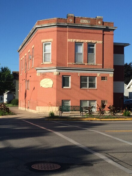 Building Front - 429 E Broadway St