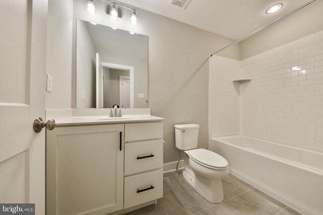 Building Photo - 328 Walnut St