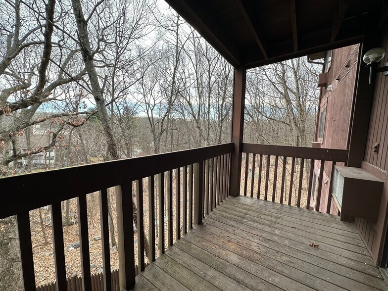 Building Photo - 340 Sunderland Rd