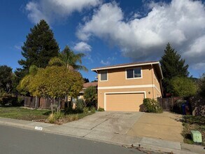 Building Photo - Massive 5-bedroom home in the El Sobrante / Greenbriar Neighborhood