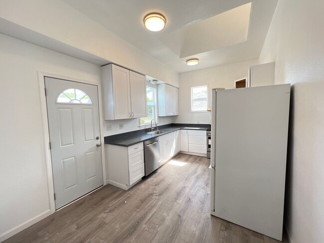 Building Photo - Downtown Benicia Remodeled Saltbox