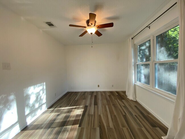 Building Photo - 9618 Sugar Hill Dr