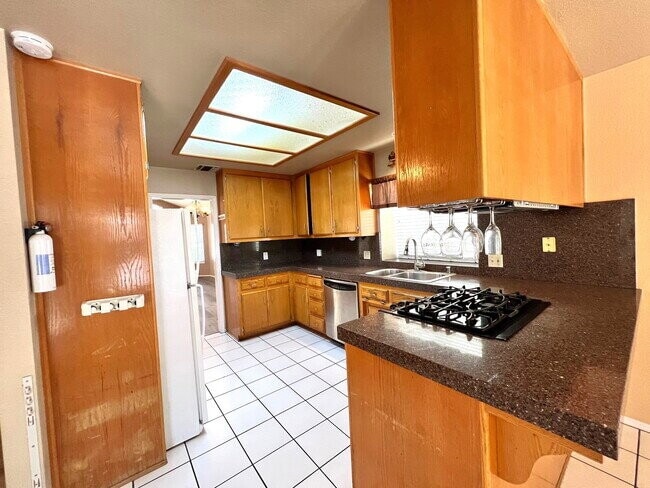 Building Photo - Spacious 4 Bed / 2 Bath Home with Loft, Fireplace & Beautiful Outdoor Entertaining Area!