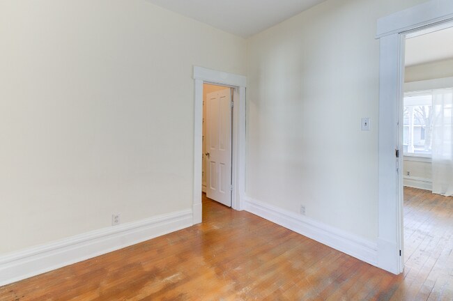 Building Photo - 302 W Fifteenth St