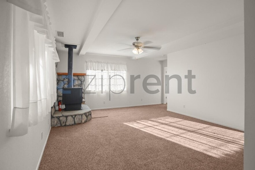 Building Photo - 44606 Silver Spur Trail