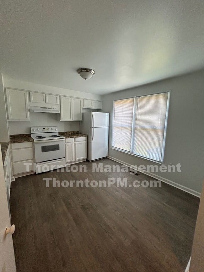 Building Photo - Culpeper Newly Renovated Townhouse