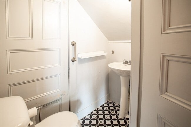 Building Photo - 130 Underwood St