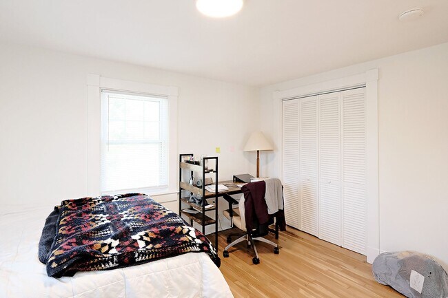 Building Photo - Top-Level Fry's Spring Apartment With Utilities Included