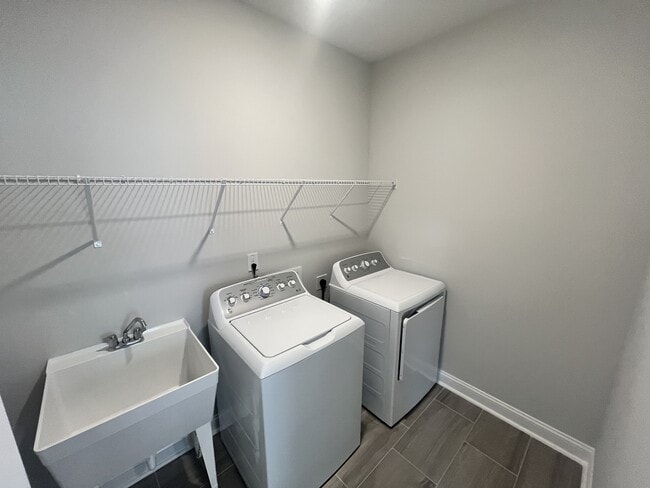 Building Photo - 1160 Topaz Cave Cir