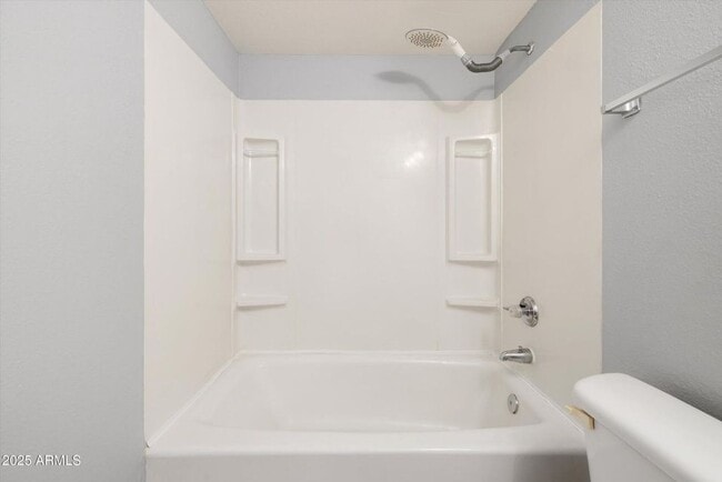 Building Photo - GORGEOUS Updated 2 bedroom Condo in Old To...