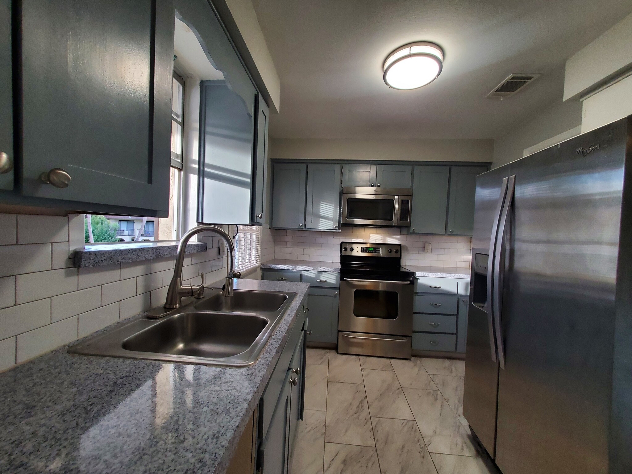 Kitchen - 1713 El Camino Rd