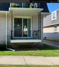 Building Photo - 425 St Lawrence Ave