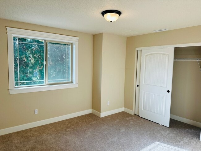 Building Photo - Beautiful Custom Felida Home