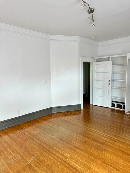 Building Photo - 2824 Menlo Ave