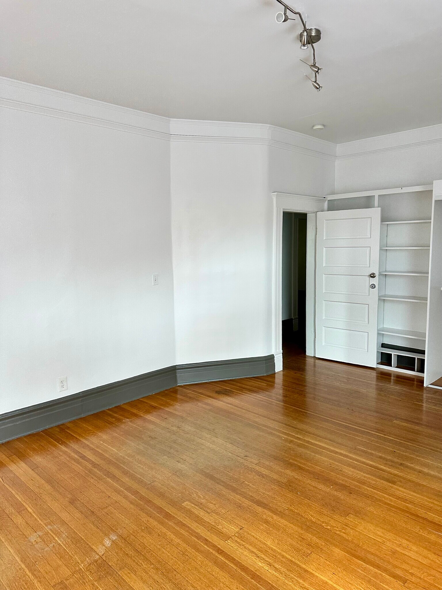 Building Photo - 2824 Menlo Ave