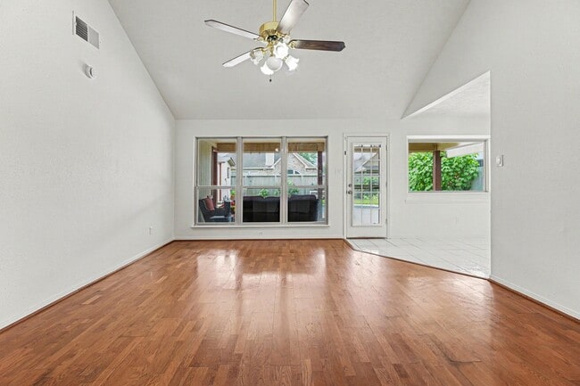 Building Photo - 2909 Forest Hills Dr