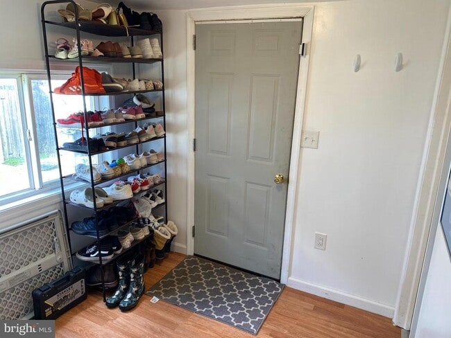 Building Photo - 359 W Main St