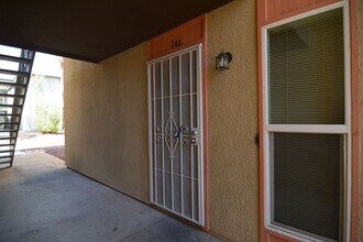 Building Photo - Remodeled 1 Bedroom 1 Bath Condo! Great Central Tucson Location!