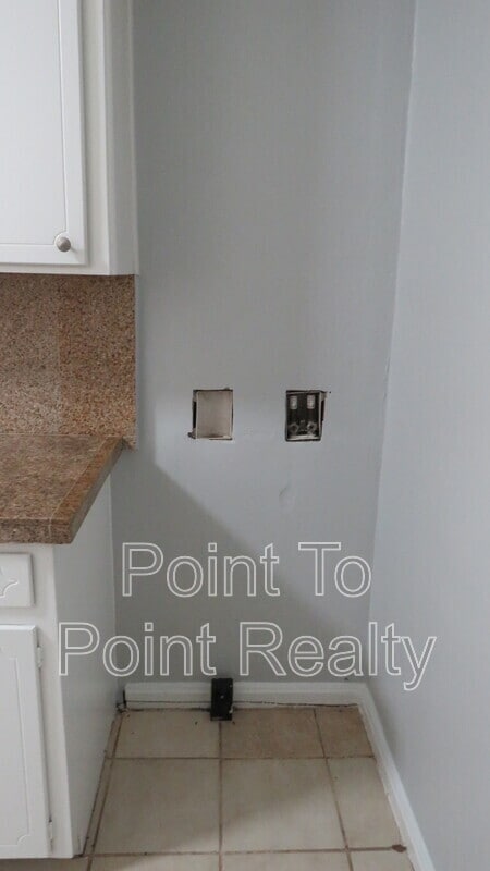 Building Photo - 4811 Sefa Cir N