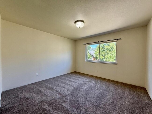 Building Photo - 2149 NW Tara Ln