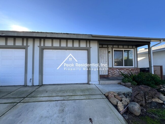 Building Photo - Nice Sacramento 2bd/1ba Duplex!