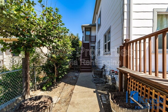 Building Photo - 1324 Wanda St