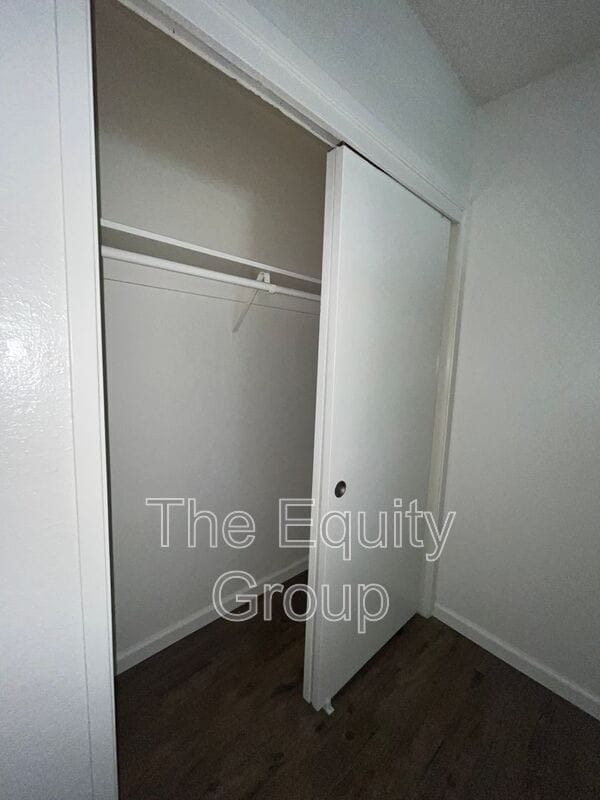 Building Photo - 1420 W Elowin Ave
