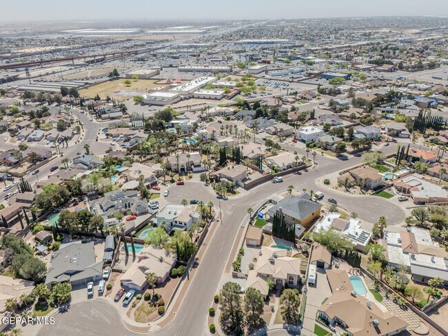 Building Photo - 2066 Paseo Del Prado Dr