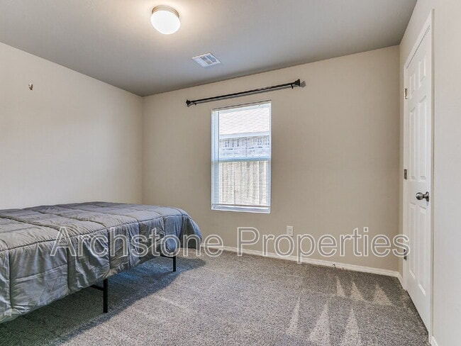 Building Photo - 1308 Dustin Dr