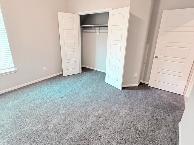 Building Photo - 24718 Thornbluff Briar Trl