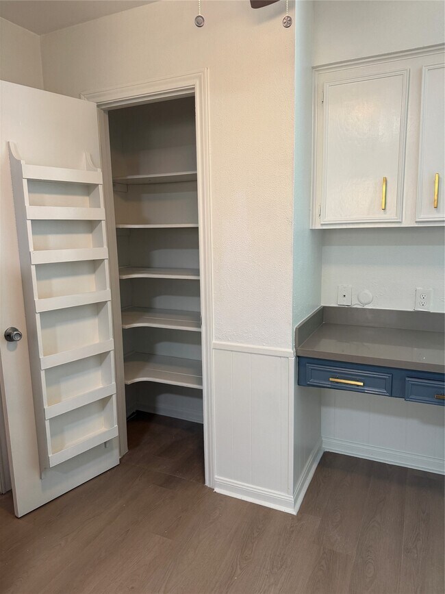 Building Photo - 7838 Vickijohn Dr