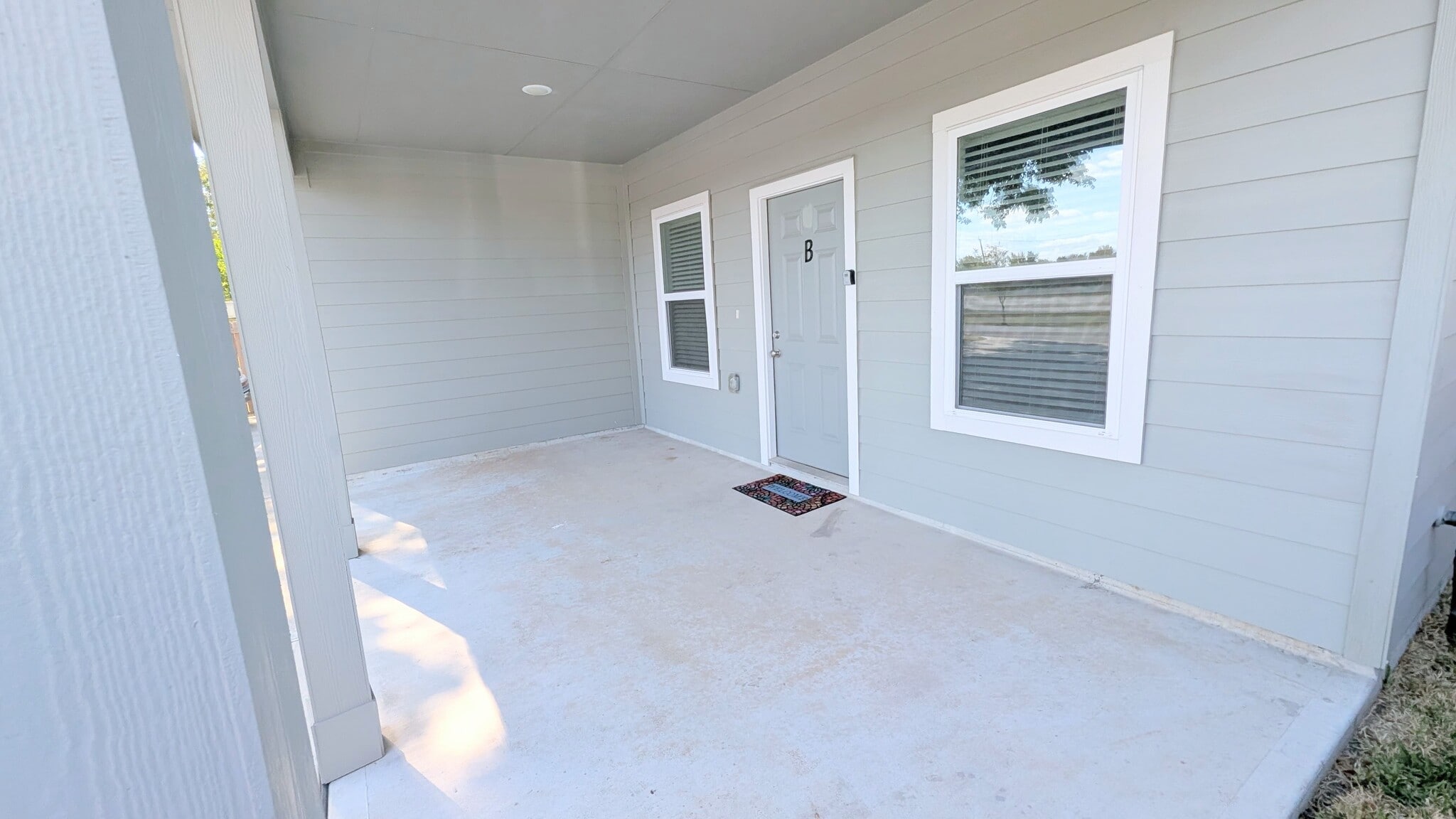Large, covered front porch - 13218 HP Johnson St